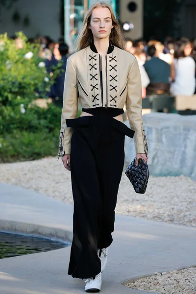 Look 13